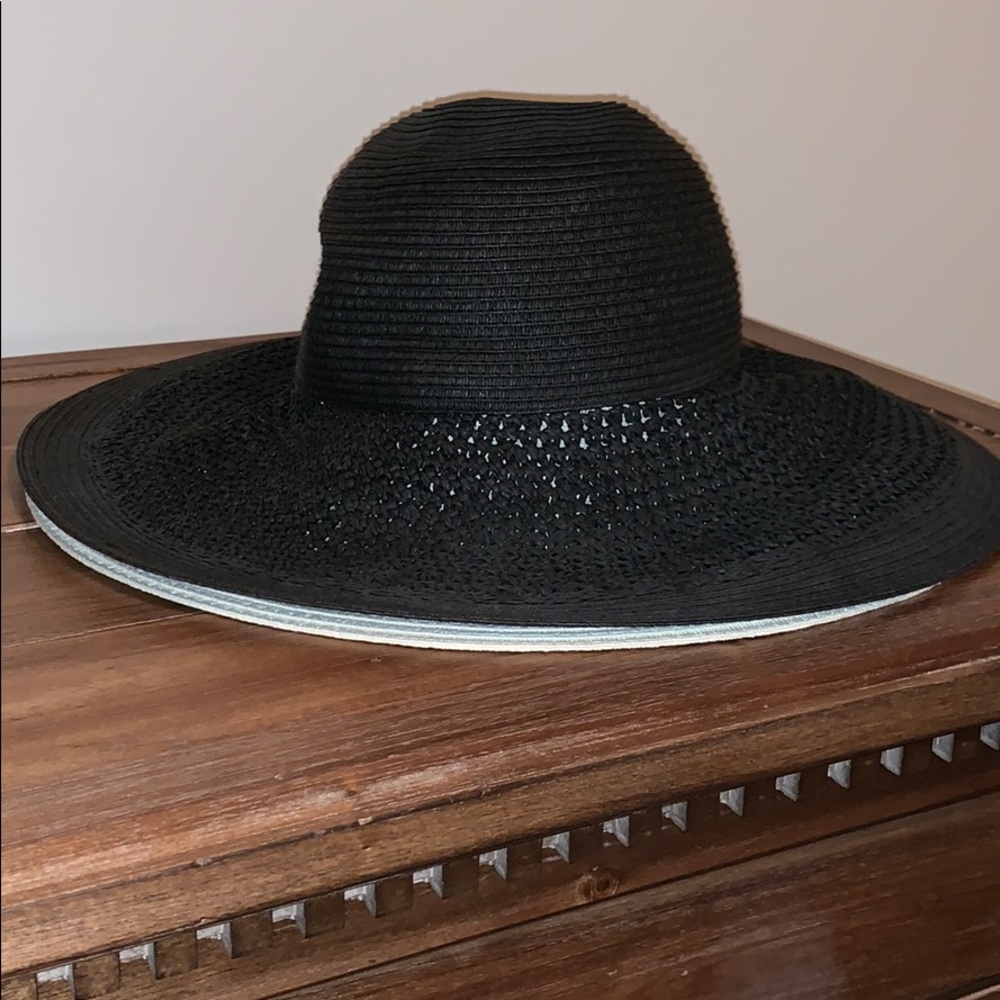 Floppy beach hat